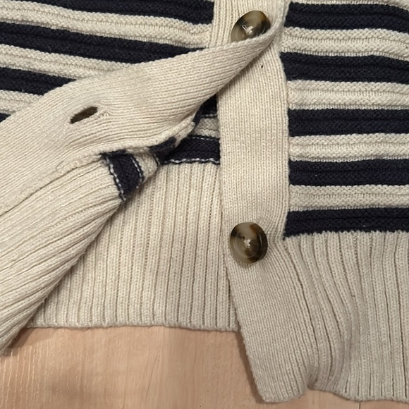 Madewell Crewmeck sweater with functional buttons up the back - Picture 3 of 7